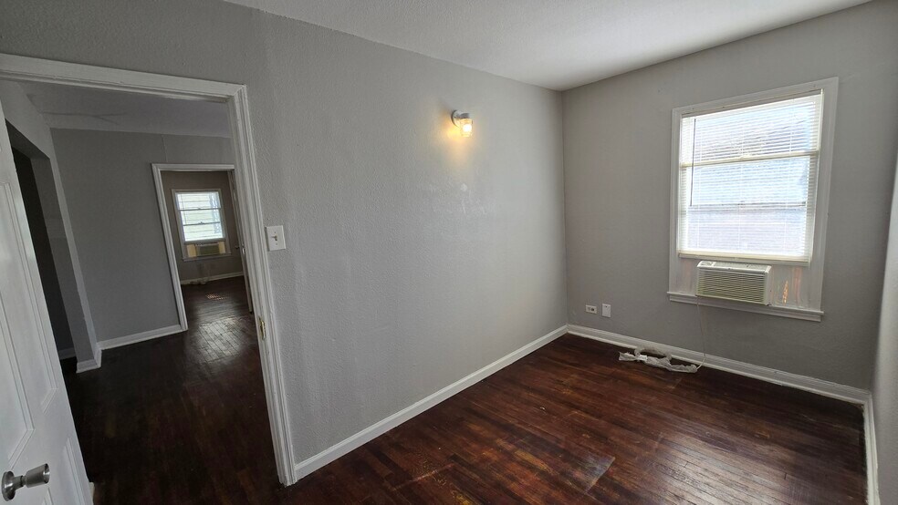 More Photos Of 323 Claremont Ave, San Antonio Multifamily For Sale