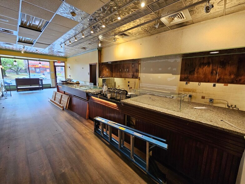 More Photos Of 273 Main St, Northampton Storefront Retail Office For Lease