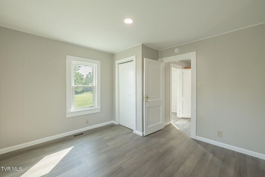 More Photos Of 457 E Bernard Ave, Greeneville General Retail For Sale