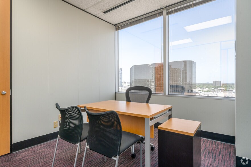 More Photos Of 12 Greenway Plz, Houston Coworking Space