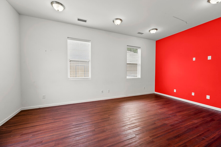 More Photos Of 8017 N Point Blvd, Winston-Salem Industrial For Lease