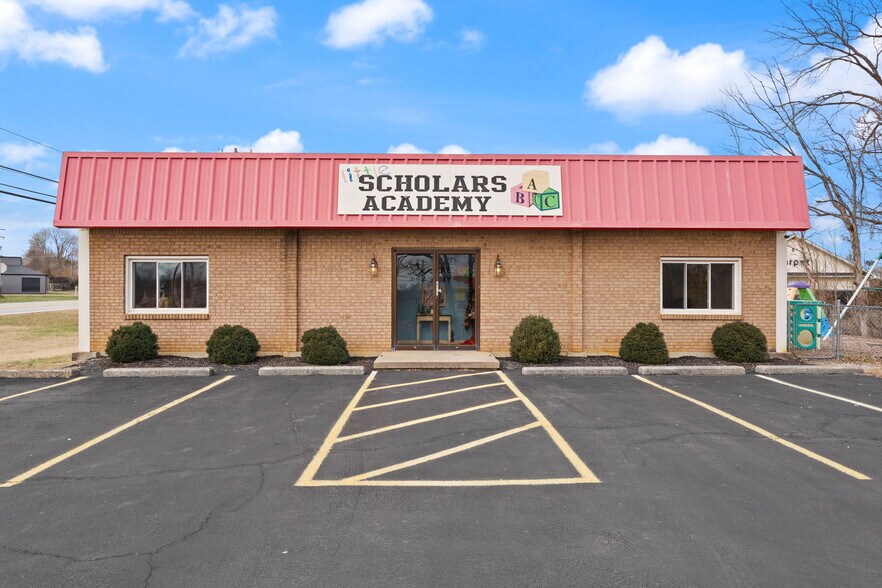 Primary Photo Of 1990 NW In-337, Corydon Medical For Sale