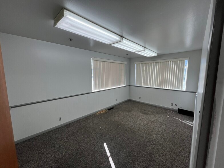More Photos Of 245 Erie St, Huntington Industrial For Sale