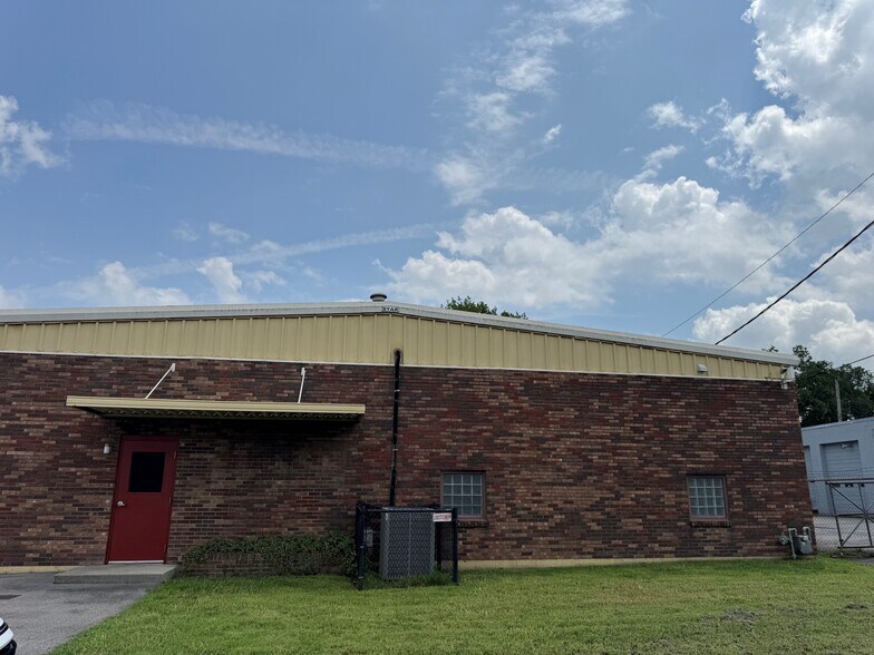 Primary Photo Of 214 Omohundro Pl, Nashville Manufacturing For Sale