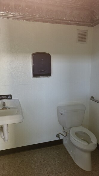 More Photos Of 221 6th St N, Texas City General Retail For Sale