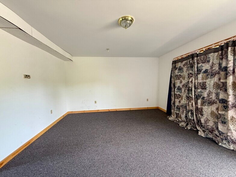 More Photos Of 8570 VT Route 9, Woodford Warehouse For Sale