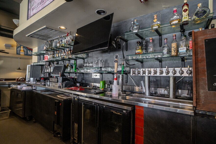 More Photos Of 406 South Ave, Springfield Storefront Retail Office For Lease