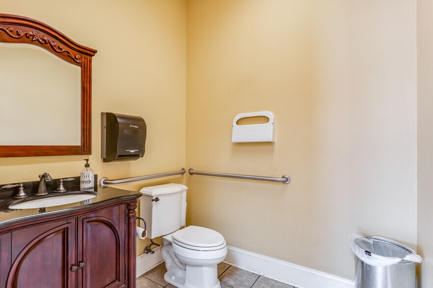 More Photos Of 520 Lovers Lane Rd, Calhoun Warehouse For Sale