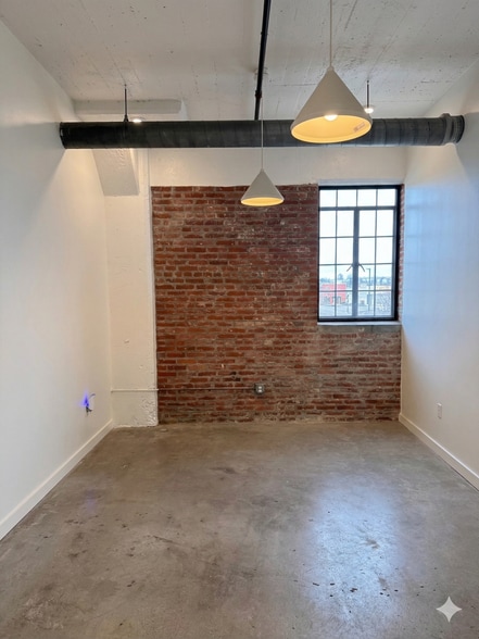 More Photos Of 3216 Gillham Plz, Kansas City Loft Creative Space For Lease