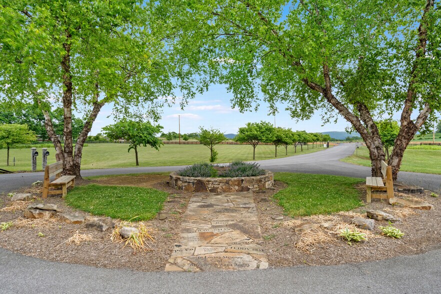 More Photos Of 3731 Berryville Pike, Charles Town Veterinarian Kennel For Sale