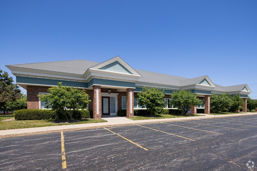 More Photos Of 3 S Greenleaf Ave, Gurnee Unknown For Lease