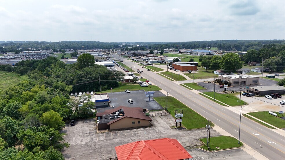 More Photos Of 1710 Porter Wagoner Blvd, West Plains Restaurant For Sale