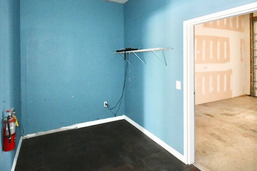 More Photos Of 17218 Toledo Blade Blvd, Port Charlotte Unknown For Lease