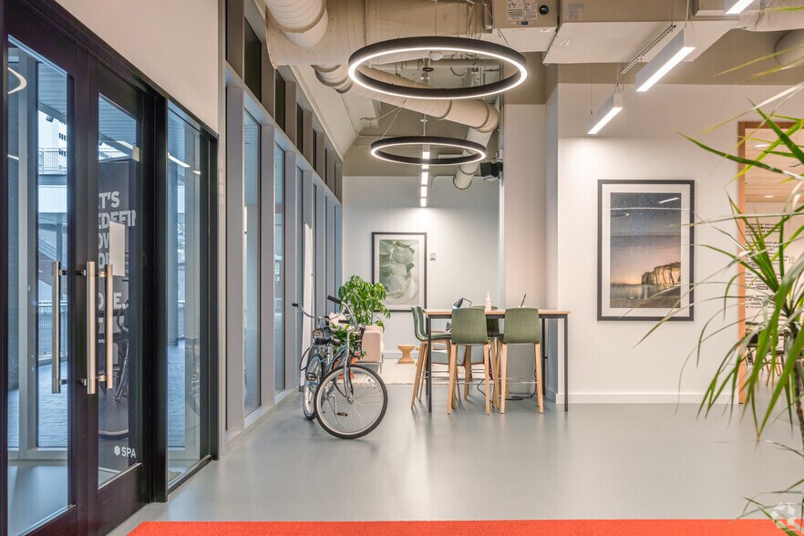 More Photos Of 1201 fannin St, Houston Coworking Space