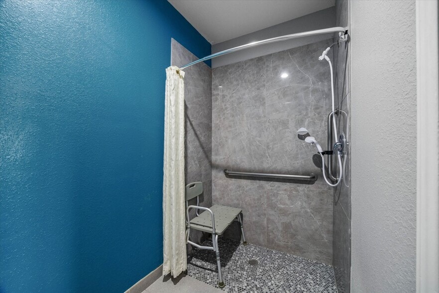 More Photos Of 9818 W Little York Rd, Houston Hotel For Sale