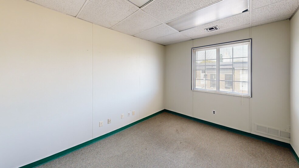 More Photos Of 32969 Hamilton Ct, Farmington Hills Office For Sale