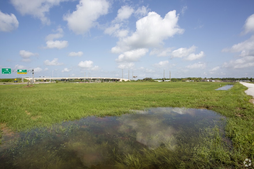 More Photos Of 16950 Indy Dr, Fort Myers Land For Lease