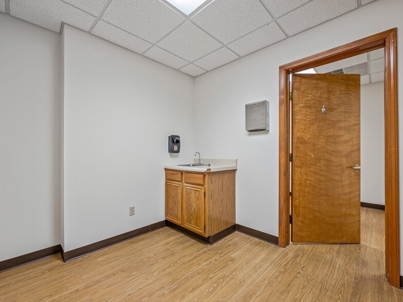More Photos Of 6 Brooklet St, Asheville Medical For Lease