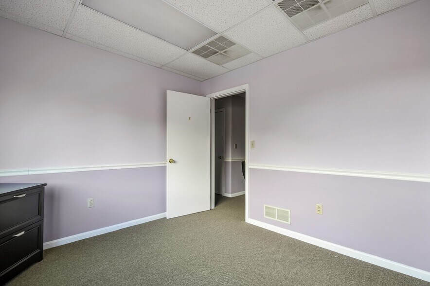 More Photos Of 838 Walker Sq, Dover Office For Sale