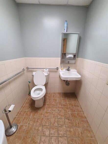 More Photos Of 91A Carman Ave, Cedarhurst Medical For Sale