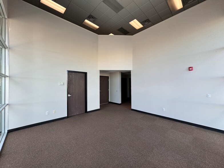 More Photos Of 2965 Coleman St, North Las Vegas Distribution For Lease