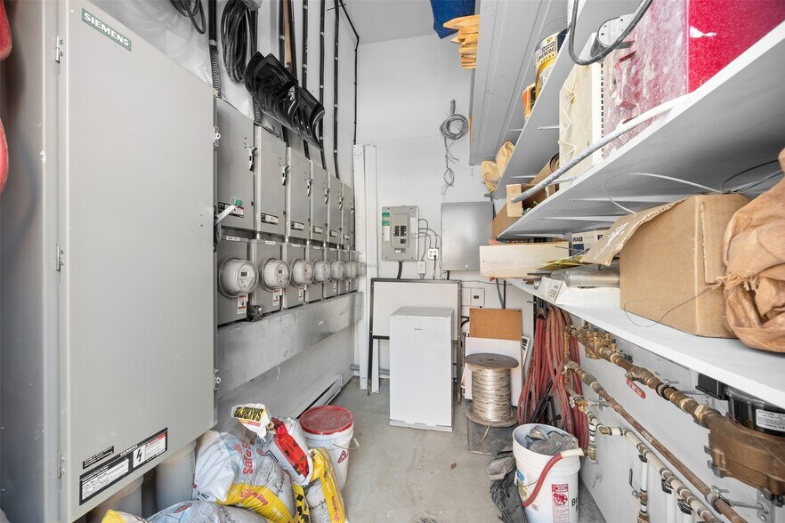 More Photos Of 9503 Cedar Av, Summerland Warehouse For Sale