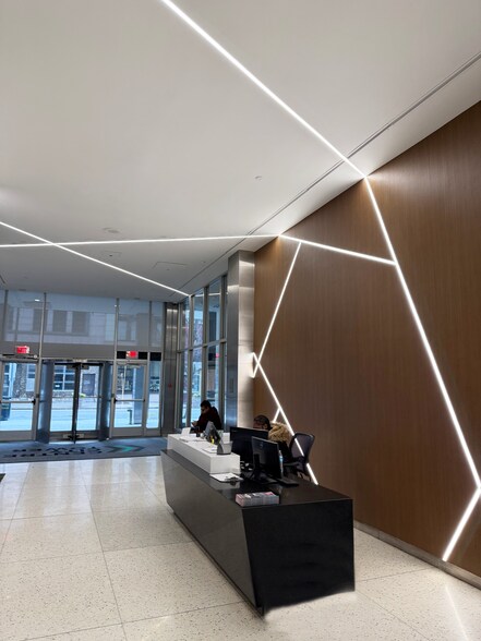 More Photos Of 650 Smithfield St, Pittsburgh Office For Lease