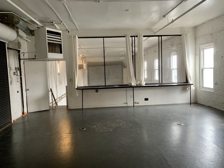 More Photos Of 279 Frost St, Brooklyn Light Distribution For Lease
