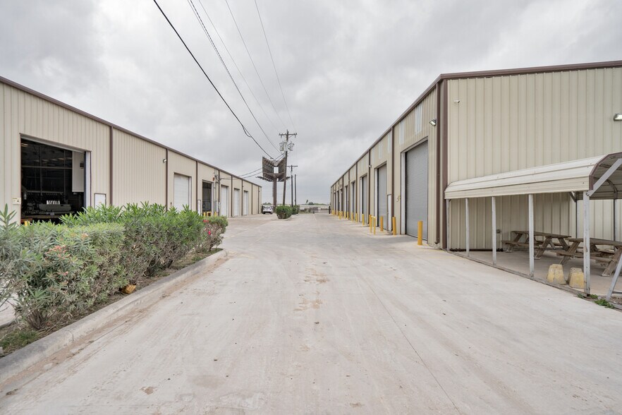 Primary Photo Of 2507 E Expressway 83, Donna Warehouse For Lease