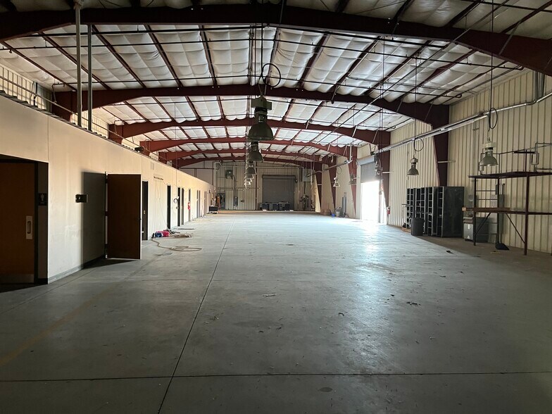 More Photos Of 1400 Virgil Anderson Dr, Drumright Warehouse For Lease