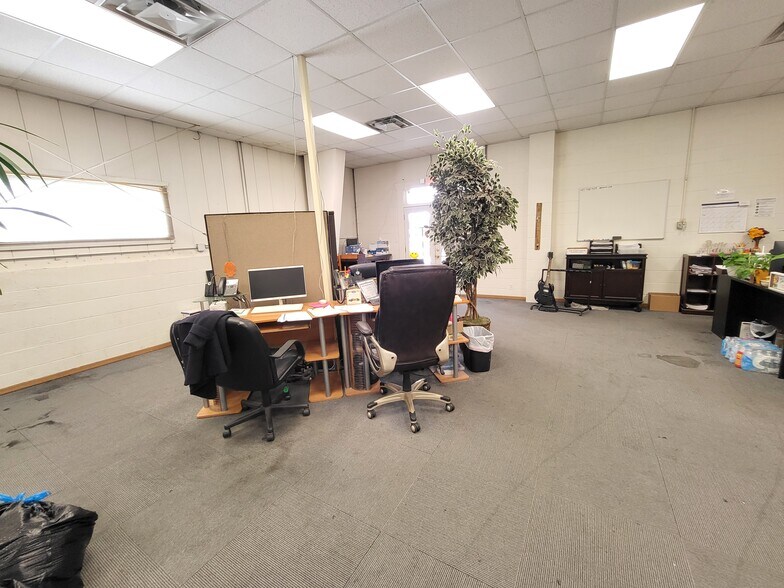 More Photos Of 516 Adele Ave, Joplin Distribution For Sale