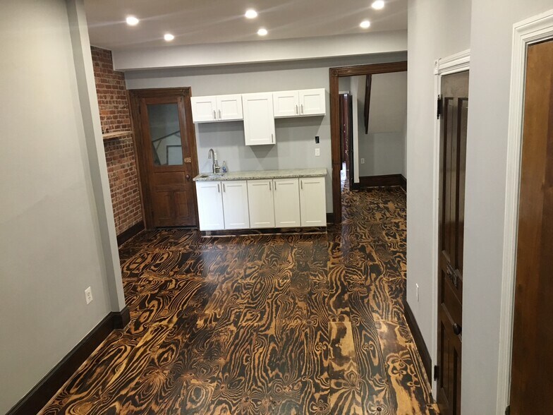 More Photos Of 624 E Girard Ave, Philadelphia Office Residential For Lease