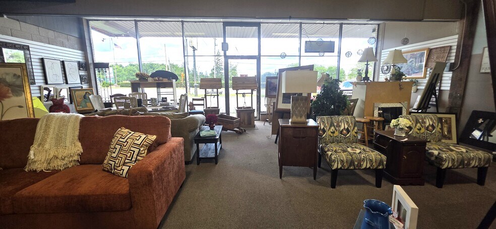 More Photos Of 6020 Davison Rd, Burton Freestanding For Lease