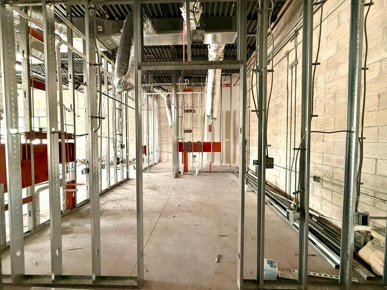 More Photos Of 5628 Circa Fishhawk Blvd, Lithia General Retail For Lease