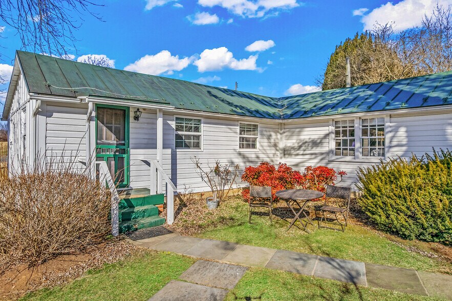 More Photos Of 23130 Briar Patch Ln, Middleburg Hospitality For Sale