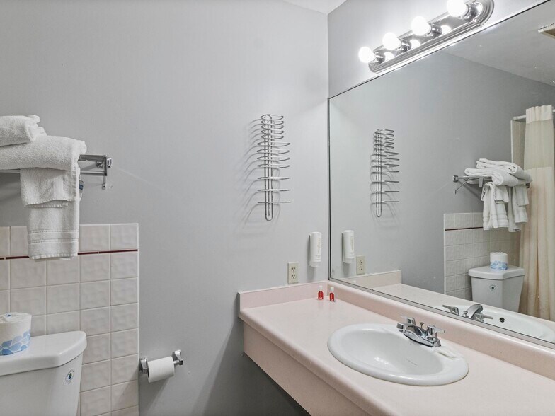 More Photos Of 180 E Center St, Panguitch Hotel For Sale