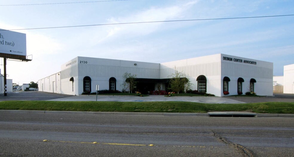 More Photos Of 2130-2138 Ritchey St, Santa Ana Showroom For Lease