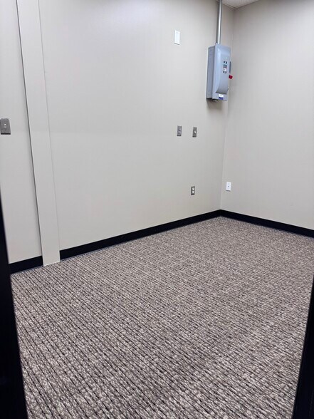 More Photos Of 2403 Nash Blvd, Council Bluffs Freestanding For Lease