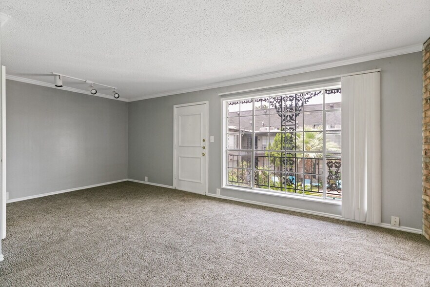 More Photos Of 3015 Greenridge Dr, Houston Apartments For Sale