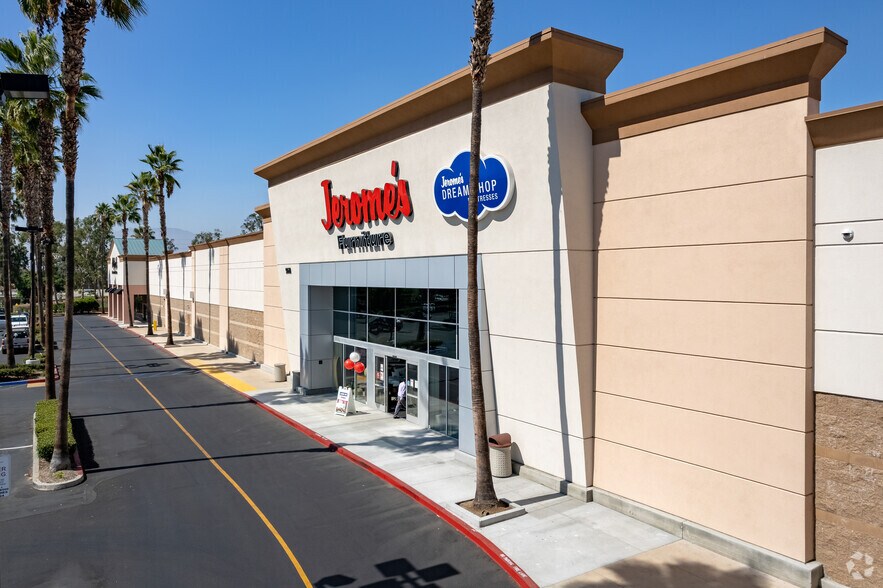 More Photos Of 940-970 Lakes Dr, West Covina General Retail For Lease