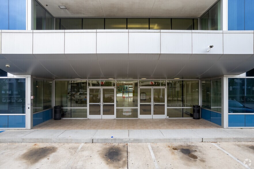 More Photos Of 1800 W 26th St, Houston Medical For Lease