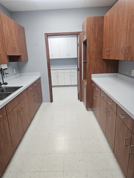 More Photos Of 2383 S Main St, Akron Unknown For Lease