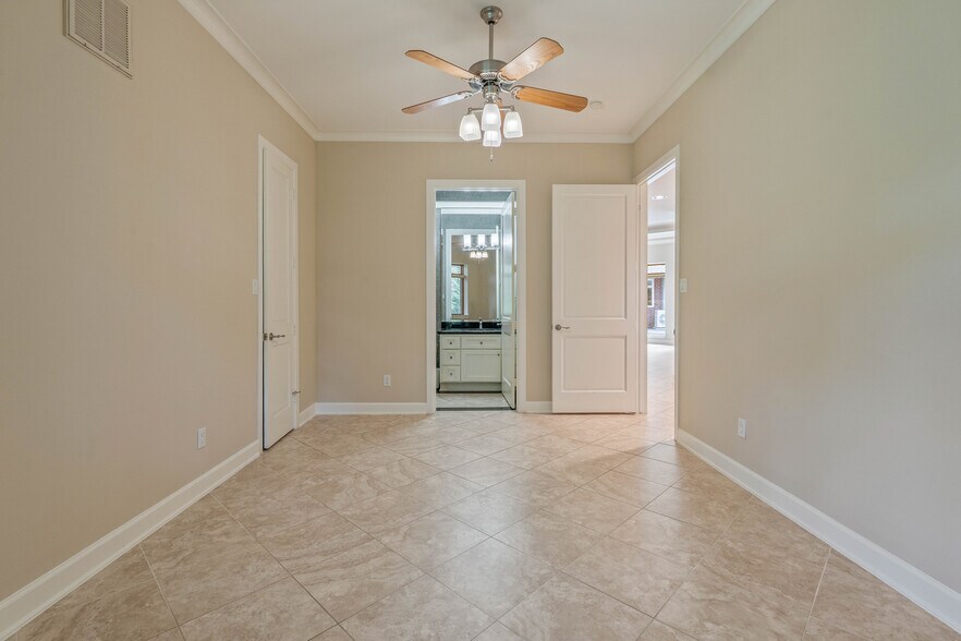 More Photos Of 16621 Hereford Dr, Tomball Flex For Sale