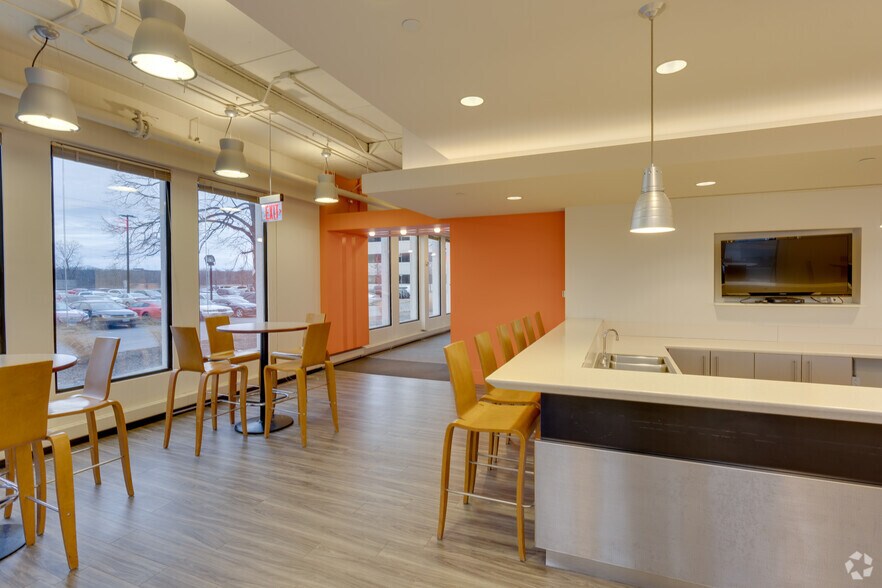 More Photos Of 1701 Golf Rd, Rolling Meadows Coworking Space