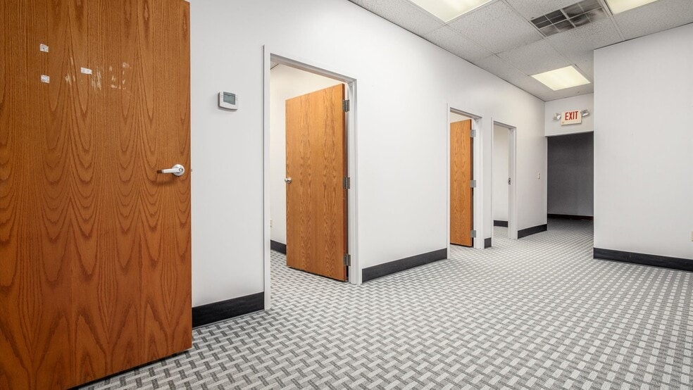 More Photos Of 927 Wheeling Ave, Cambridge Medical For Sale