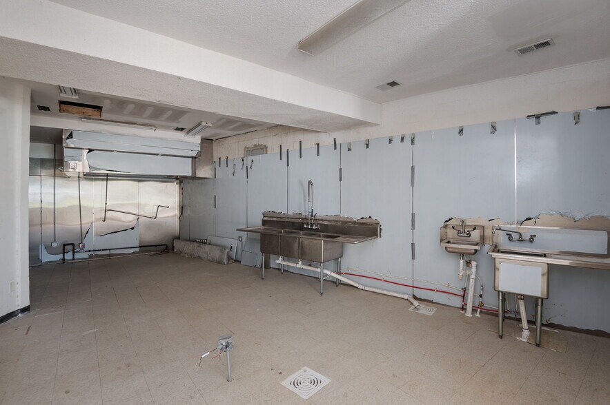 More Photos Of 2331-2333 Statesville Ave, Charlotte Restaurant For Lease