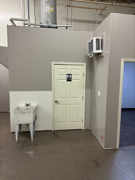 More Photos Of 6134 Airline Dr, Houston Unknown For Lease