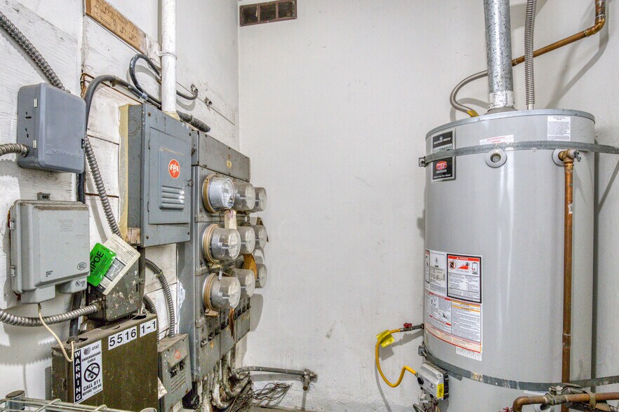 More Photos Of 5516 Virginia Ave, Los Angeles Multifamily For Sale