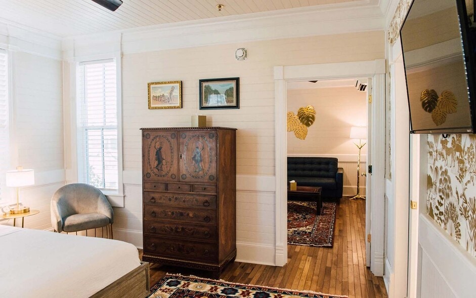 More Photos Of 51 Avenue C, Apalachicola Hotel For Sale