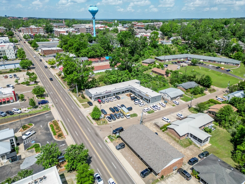 More Photos Of 1525 University Ave, Oxford General Retail For Sale